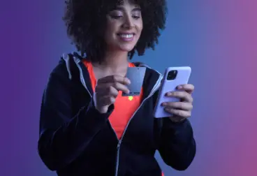 girl smiling and pay with klivvr on mobile