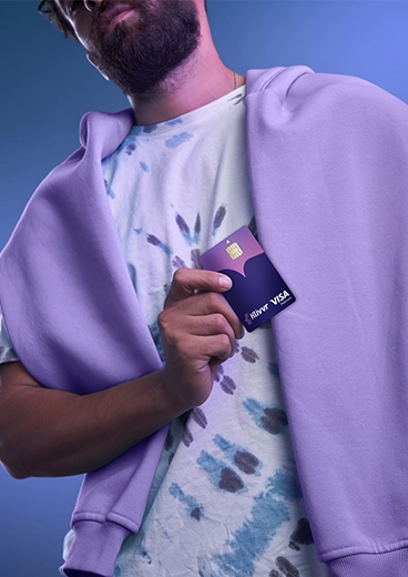 man holding klivvr card